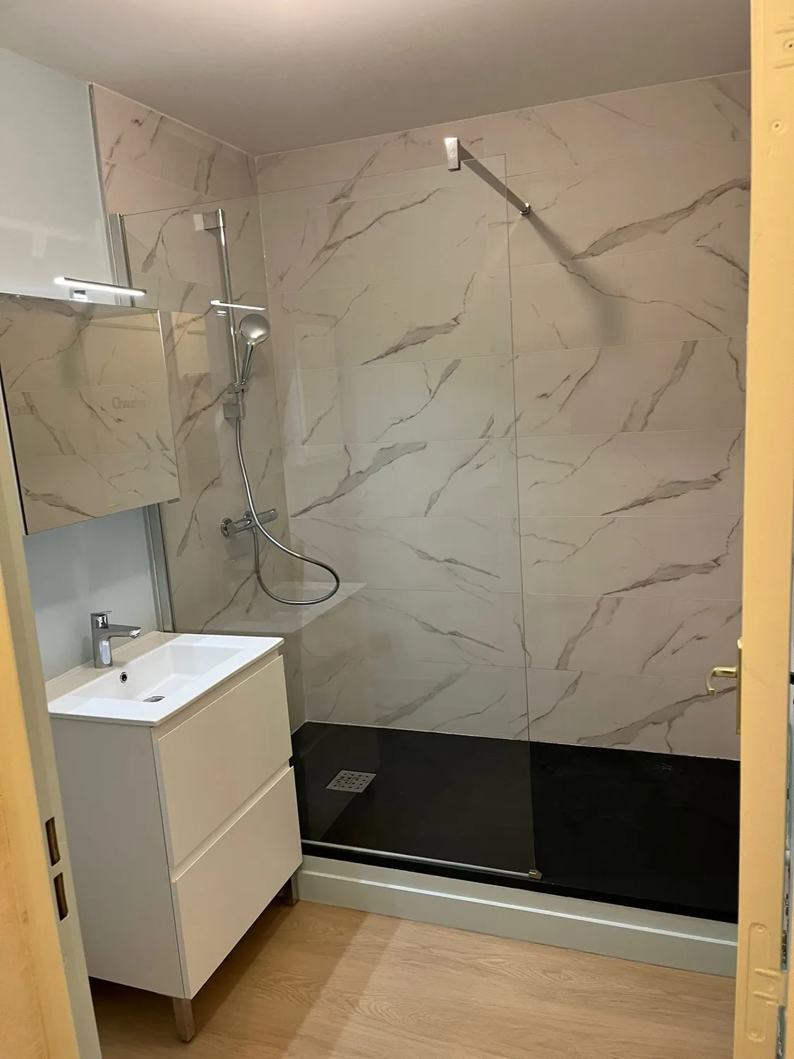 renovation salle de bain brains sur les marches